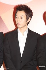 组图：SJ-M香港宣传引疯狂 容祖儿否认和何韵诗传言