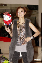 幻灯：郑秀文拼命为个唱彩排 否认为教会捐款三千万