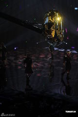 组图：郭富城圣诞开唱引疯狂 熊黛林全场现身支持