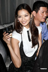 高清组图：温岚劲歌热舞 众名模齐聚一堂