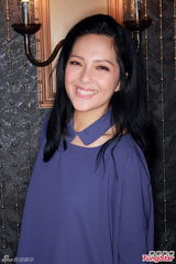 组图：卫兰KTV与粉丝共乐 望推出英文专辑