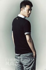 组图：杜淳新写真随性优雅 诠释美式休闲风