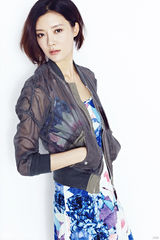 组图：白富美车晓成收视黑马 新写真清爽明媚