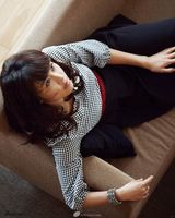 高清组图：河智苑秋装写真 妆容精致干练成熟