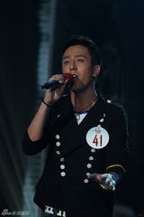 幻灯组图：快男突围赛第五场 “回锅肉”惊险晋级