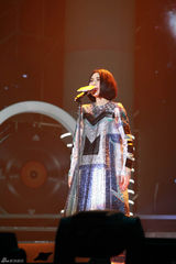 组图：TOP榜歌手祈福雅安 李宇春获全能艺人