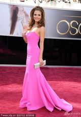 组图：奥斯卡红毯玛丽娅-曼努诺斯粉裙娇俏