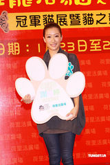 幻灯图集：谢婷婷优雅着装亮相 携爱猫参加活动