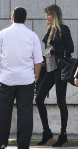 组图：超模吉赛尔-邦辰素颜现身街头