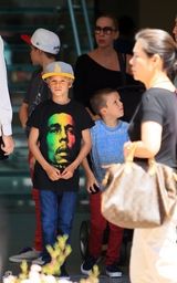 组图：贝克汉姆千金首曝光 小脸肉嘟嘟可爱至极