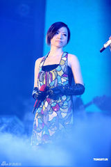 组图：孙楠无锡演唱会秀才艺 张靓颖亮相再现海豚音