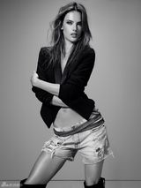 高清组图：超模亚历山大-安布罗休性感黑白写真