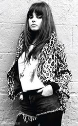 组图：米娜-古妮丝登杂志封面 大秀颓废性感气质