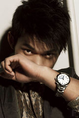 组图：林丹时尚写真秀壮硕肌肉霸气外露