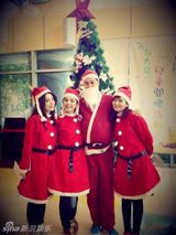 组图：明星圣诞怪招取乐 吴秀波兰花指王宝强噙奶嘴