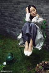 组图：江一燕宅男女神登封面 文艺性感呼之欲出