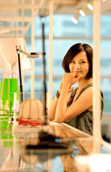 组图：刘孜复出全新写真 深情演绎“硬糖女人” 