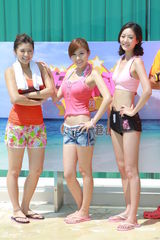 组图：颜子菲泳装亮相户外节目 赴马尔代夫拍摄