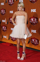 高清组图：凯莉-安德伍德性感亮相乡村音乐奖