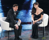 组图：莫妮卡-贝鲁奇深V秀美胸 风姿不减性感逼人