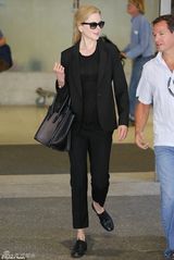 组图：妮可-基德曼返美 透明黑丝内衣bra隐现