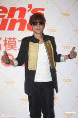 组图：罗志祥代言模特选秀 现场避谈与吸烟妹绯闻