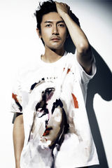 组图：张鲁一写真颠覆熟男形象展青春气质