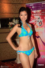 组图：中国小姐穿比基尼现身 现场为泰国灾民打气