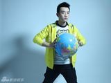 幻灯图：郑恺拍摄环保大片 称爱地球就是爱自己