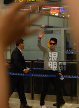 组图：Rain现身上海机场引起骚动 粉丝掀高潮