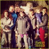 组图：汤姆戴利返家过圣诞 彩虹衣袜为同志发声