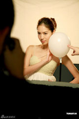 组图：白歆惠香港拍宣传照 三句不离男友秀甜蜜