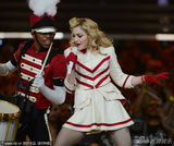 组图：麦当娜巡演与猛男缠绵 肉臀倒立露G奶