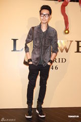 组图：李嘉欣等众女星贵气亮相 出席时装发布会