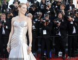 组图： 乌玛-瑟曼银色礼服高贵亮相如女神