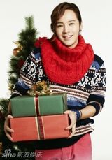 组图：张根硕圣诞写真变身浪漫情人 大秀额头卖萌