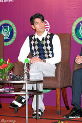 组图：郭富城出席活动 不带女友打高尔夫 