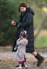 高清：3岁苏瑞凯蒂新片现场探班 改新发型频换潮鞋