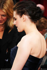 高清组图：克丽斯汀-斯图尔特秀长裙温柔妩媚