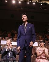 组图：《地狱为何恶劣》记者会 神乐坂惠爆奶装