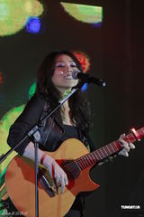 组图：蔡健雅音乐会两度返场献唱《达尔文》