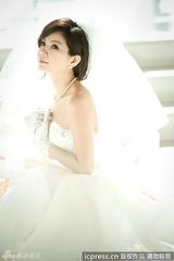 组图： Ella拍摄唯美婚纱照 大婚将展示百变造型