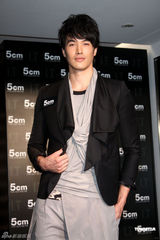 高清图：名模高以翔出席活动 高大帅气笑容阳光