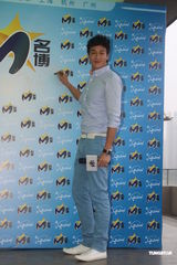 组图：何润东回应“地下女友”传闻 望40岁前成婚