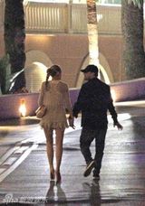 组图：莱昂纳多和布莱克-莱弗利牵手约会秀甜蜜