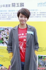 组图：梁咏琪投身公益亮相小画家绘画比赛