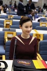 组图：袁姗姗受邀联合国之肯尼亚公益行