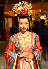 幻灯图：柳岩撩起刘海演王妃 新形象亮相《杨贵妃》