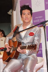 组图：陈法拉否认与陈敏之不和 将出席诸葛梓岐婚礼