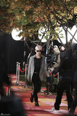 独家高清：GD获年度时尚大奖 李钟硕等亮相红毯